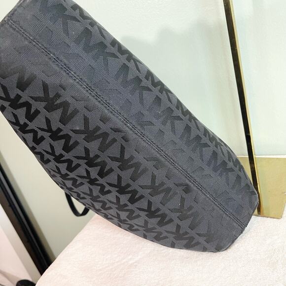 Michael Kors Black Leather Monogram Jet Set Grab Shoulder Tote Bag - Picture 6 of 9